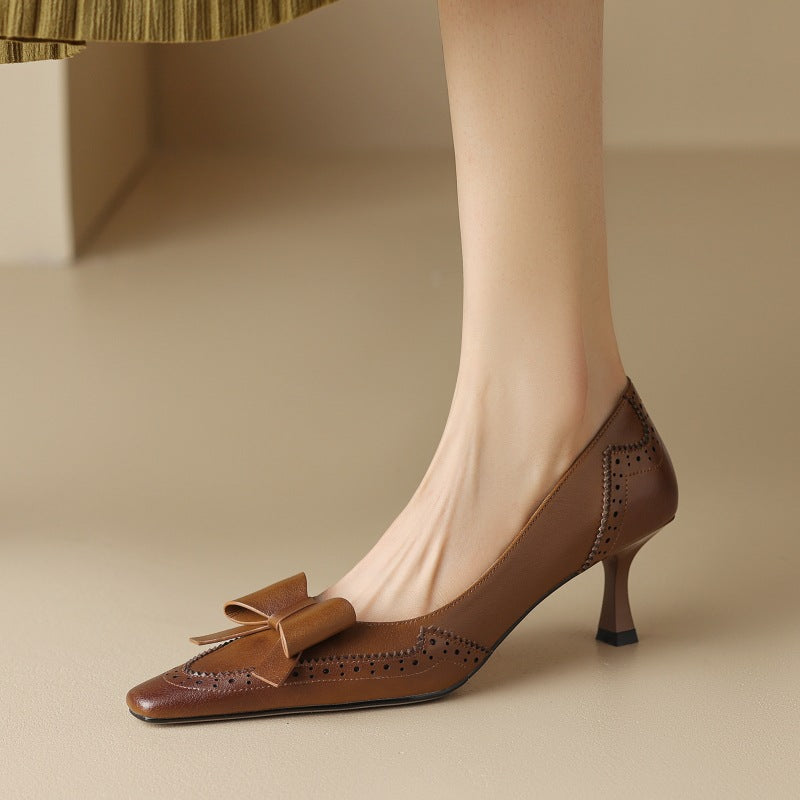 Célora | Zapatos de salón con correa de cuero