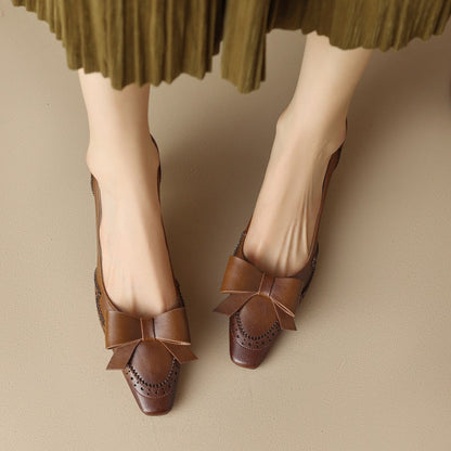 Célora | Zapatos de salón con correa de cuero