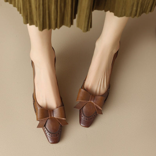 Célora | Zapatos de salón con correa de cuero