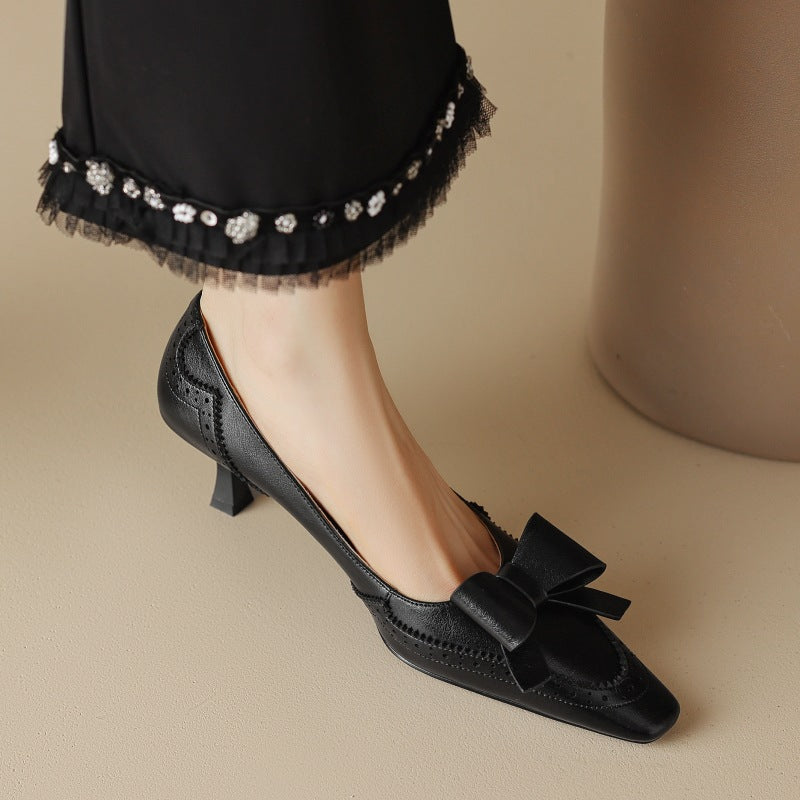 Célora | Zapatos de salón con correa de cuero