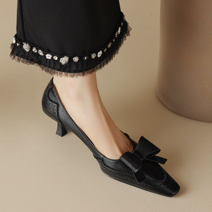 Célora | Zapatos de salón con correa de cuero