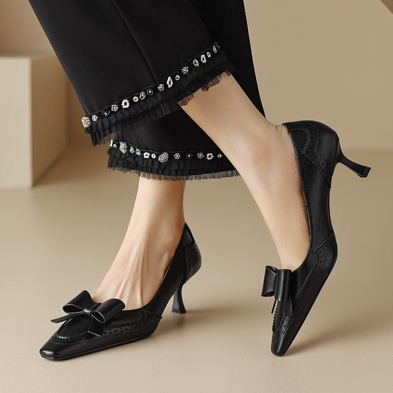 Célora | Zapatos de salón con correa de cuero
