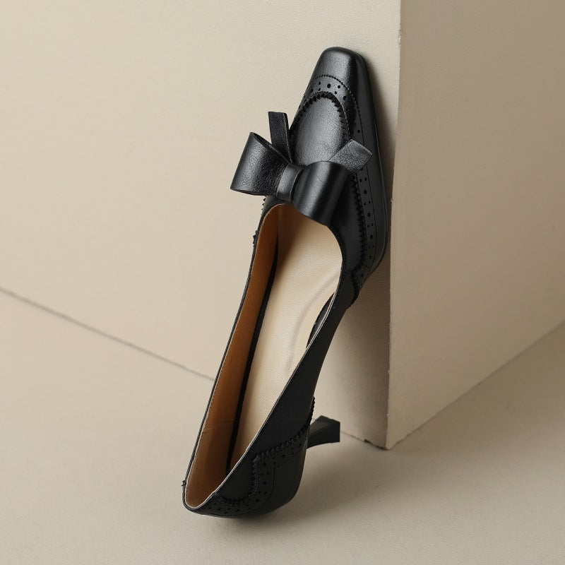 Célora | Zapatos de salón con correa de cuero