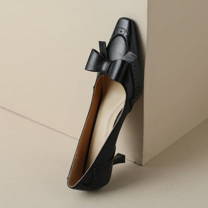 Célora | Zapatos de salón con correa de cuero