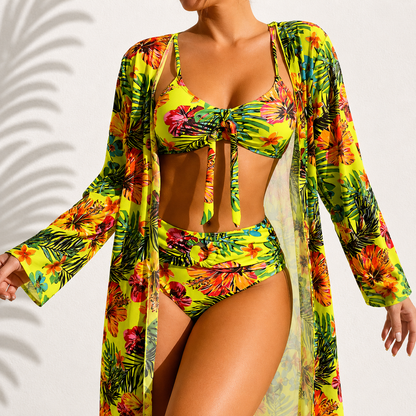 Dafne Valier | Elegante bikini de tres piezas «Marie» con estampado tropical